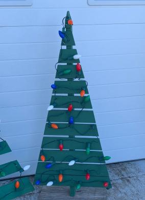 lighted pallet Christmas tree